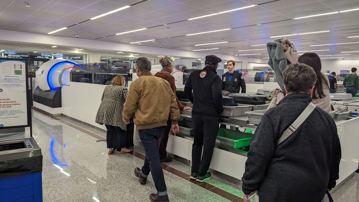 TSAは米国の空港での記録的な独立記念日の混雑にどのように備えているか