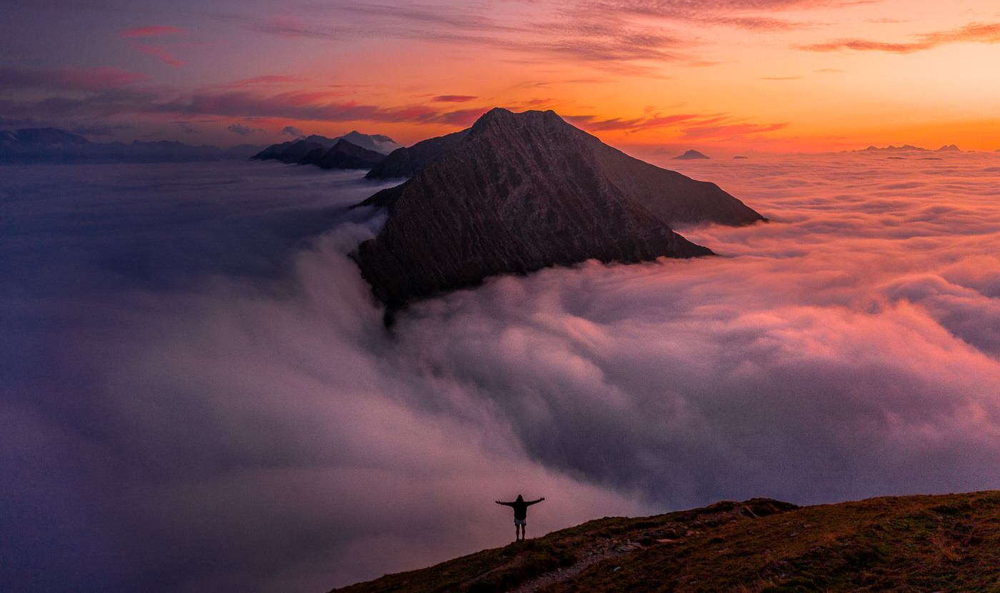 スイスのニーセン山ハイキング：「スイスのピラミッド」