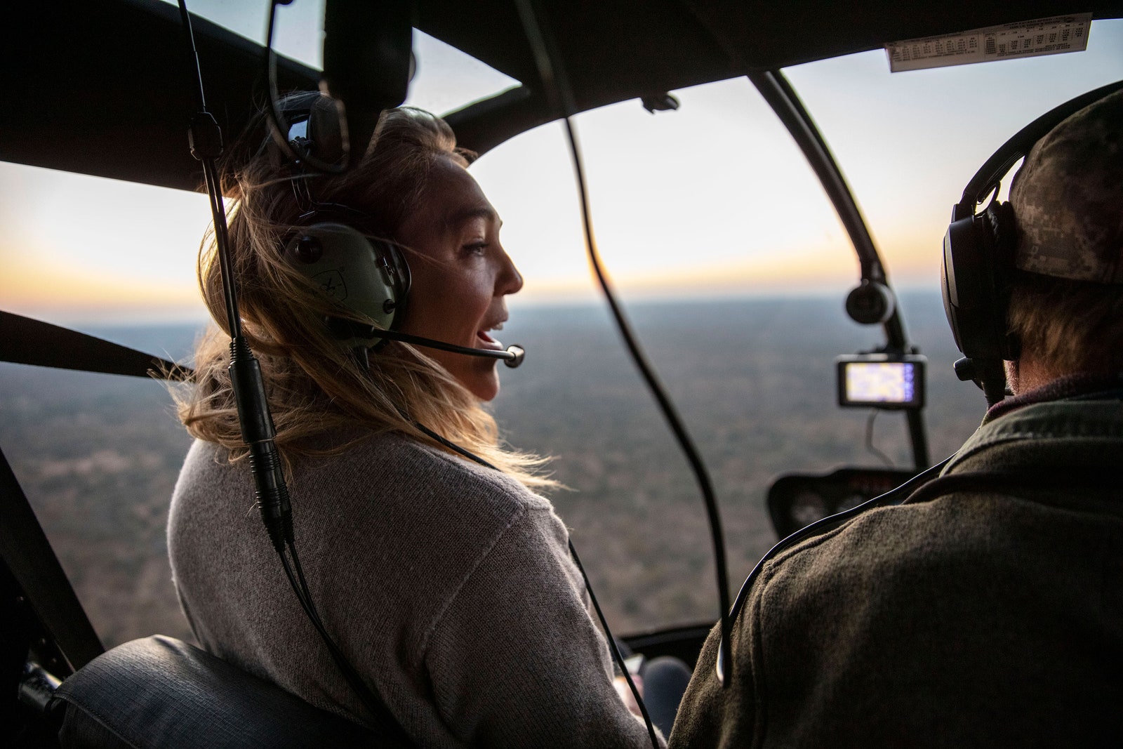 南アフリカのクルーガー国立公園上空をヘリコプターで飛行