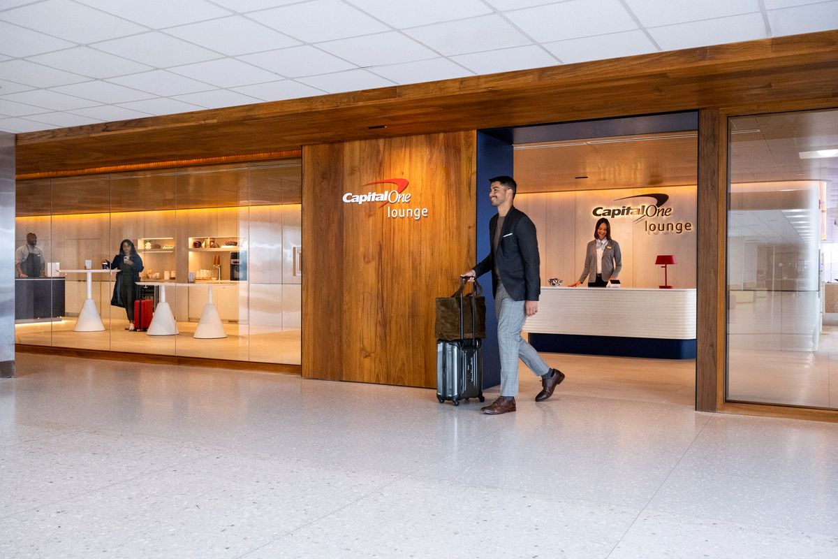 ワシントン・ダレス国際空港に新しいキャピタル・ワン・ラウンジがオープン
