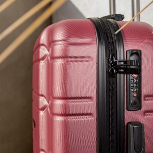 長期旅行用の大型スーツケースの選び方は？