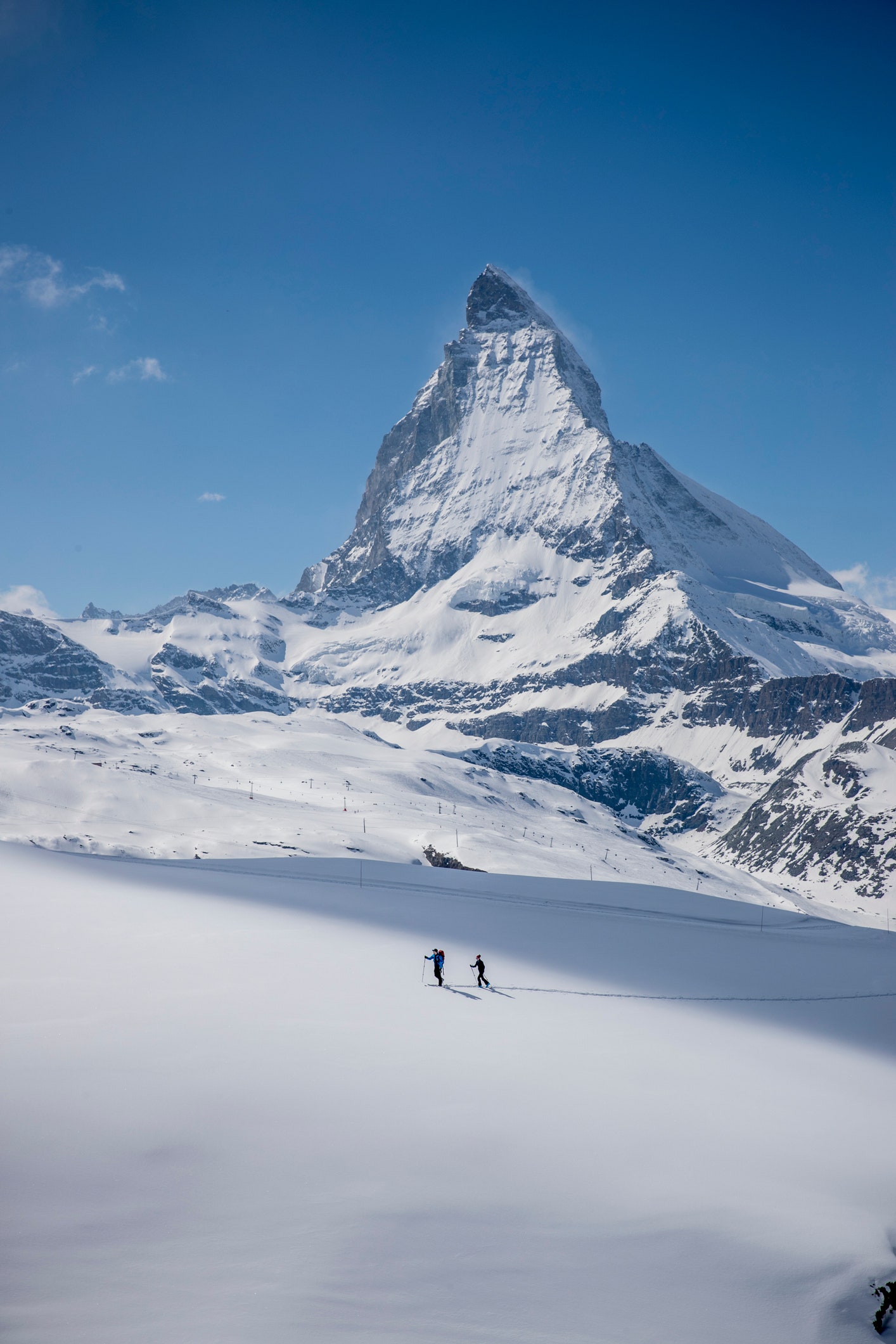 ツェルマットのスキー場で 冬はスキーとスイスのヴァレー州マッターホルンの目の前のパウダースノー