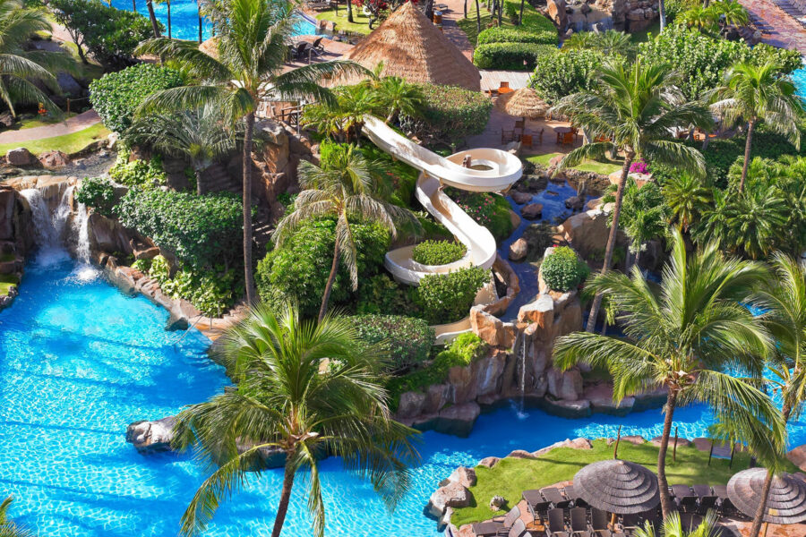 ウォーター スライダーと流れるプールのあるマウイ島の素晴らしいホテル 8 軒