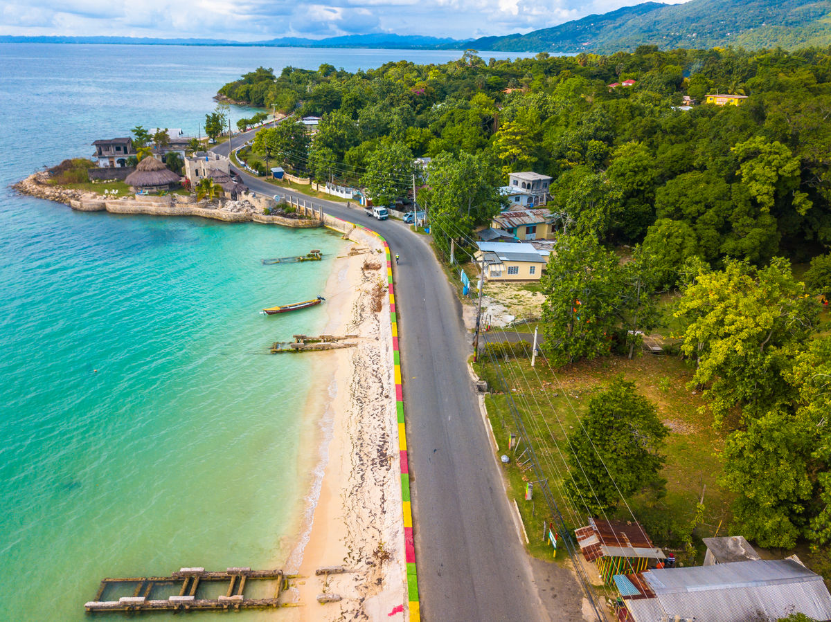 ジャマイカ観光大臣が渡航勧告やインフラ整備などについて語る