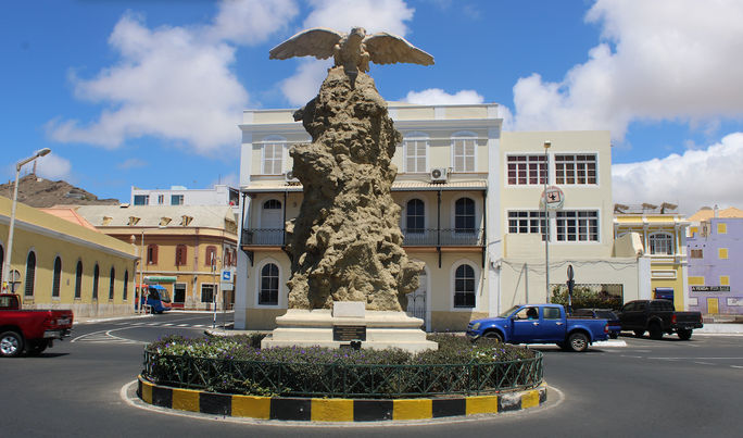 カーボベルデの銅像