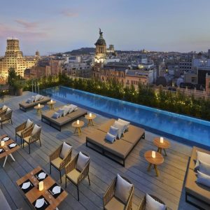バルセロナの屋上プールがある人気ホテル 20 軒: オンラインで予約