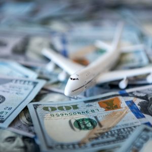 米国政府、航空会社向けに新たな払い戻しおよび手数料の透明性ルールを発行